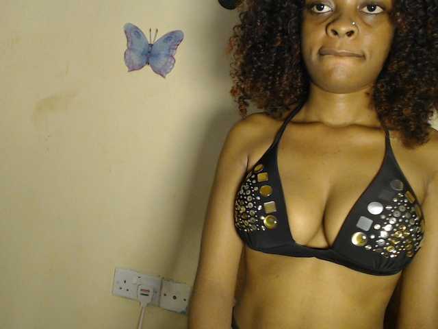 Charish live cam on BongaCams