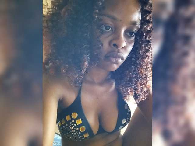 Charish live cam on BongaCams