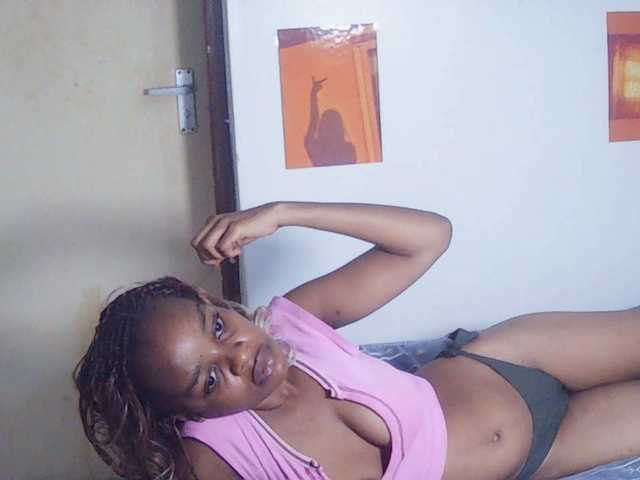Charish live cam on BongaCams