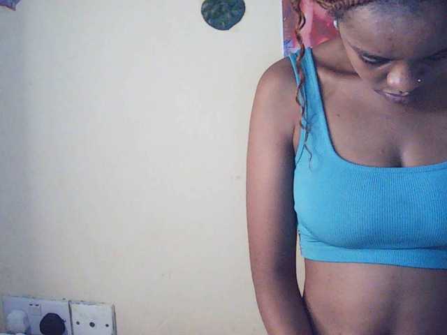 Charish live cam on BongaCams