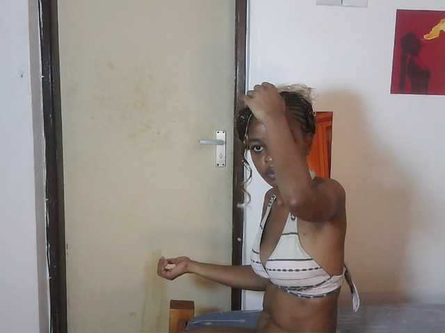 Charish live cam on BongaCams
