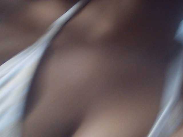 Charish live cam on BongaCams