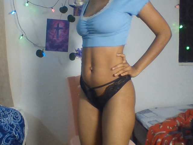 Charish live cam on BongaCams
