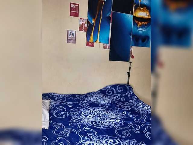 Charish live cam on BongaCams
