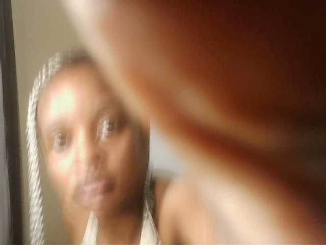 Charish live cam on BongaCams