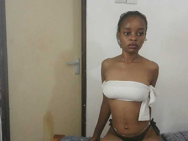 Charish live cam on BongaCams
