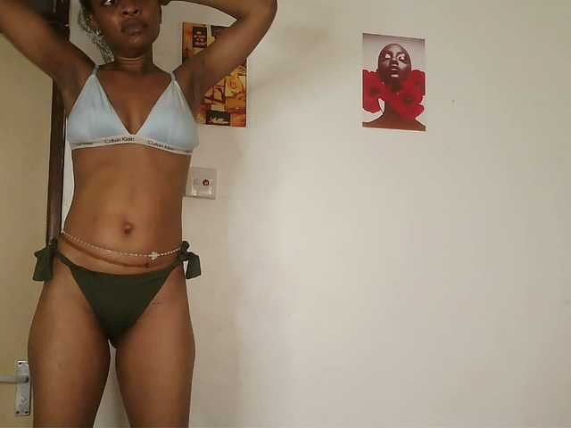 Charish live cam on BongaCams