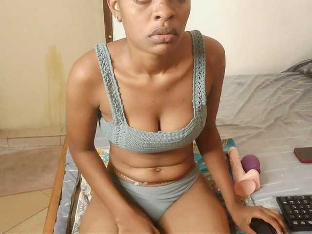 Charish live cam on BongaCams