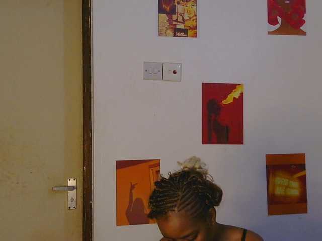 Charish live cam on BongaCams