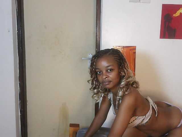 Charish live cam on BongaCams