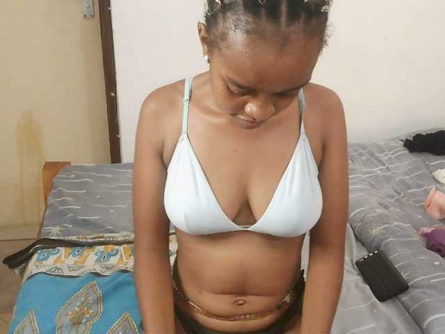 Charish live cam on BongaCams