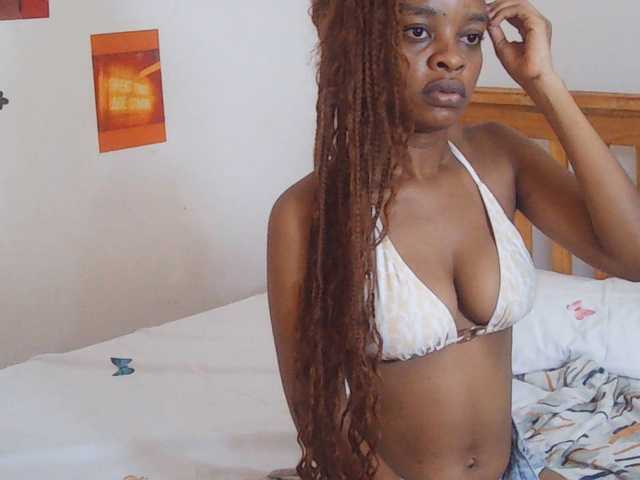 Charish live cam on BongaCams