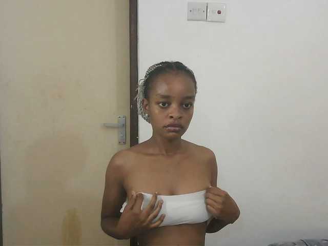 Charish live cam on BongaCams