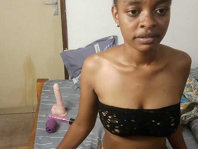 Charish live cam on BongaCams