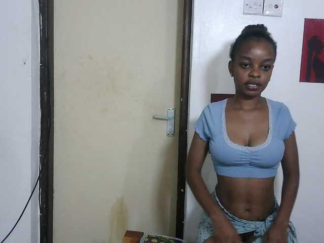 Charish live cam on BongaCams