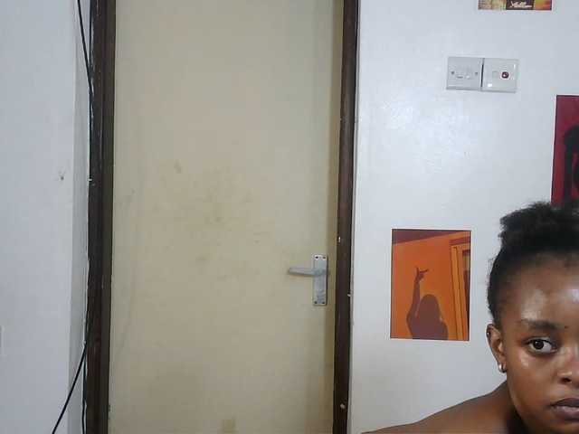 Charish live cam on BongaCams