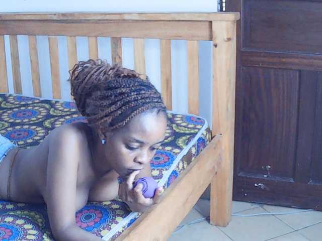 Charish live cam on BongaCams