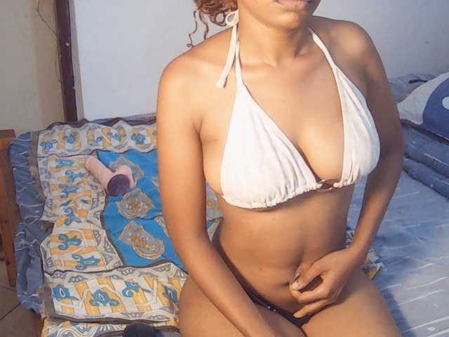 Charish live cam on BongaCams