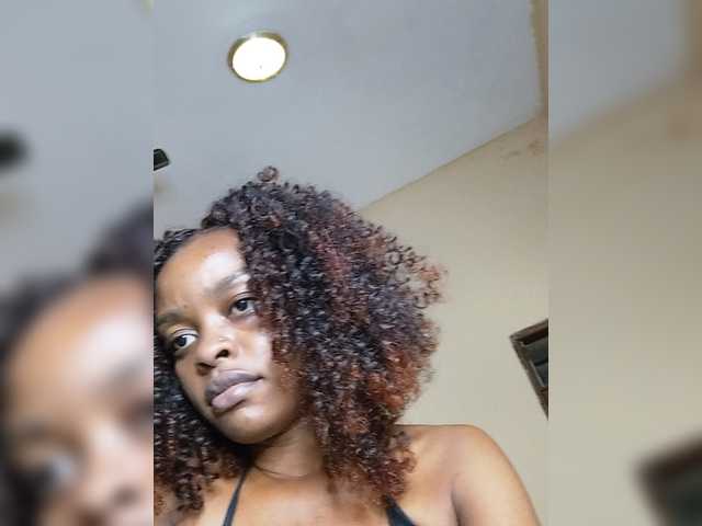 Charish live cam on BongaCams