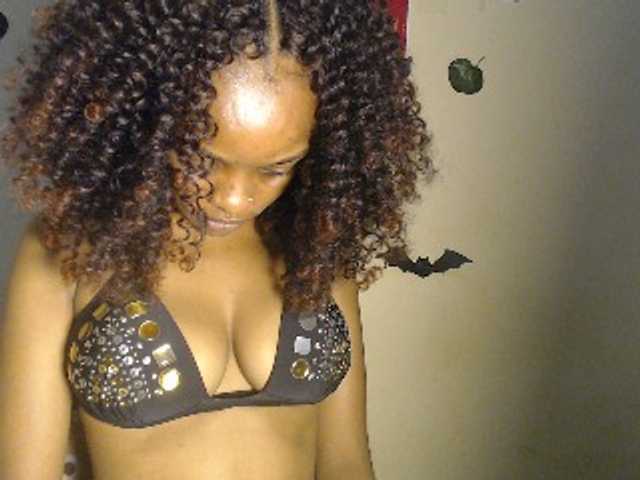 Charish live cam on BongaCams