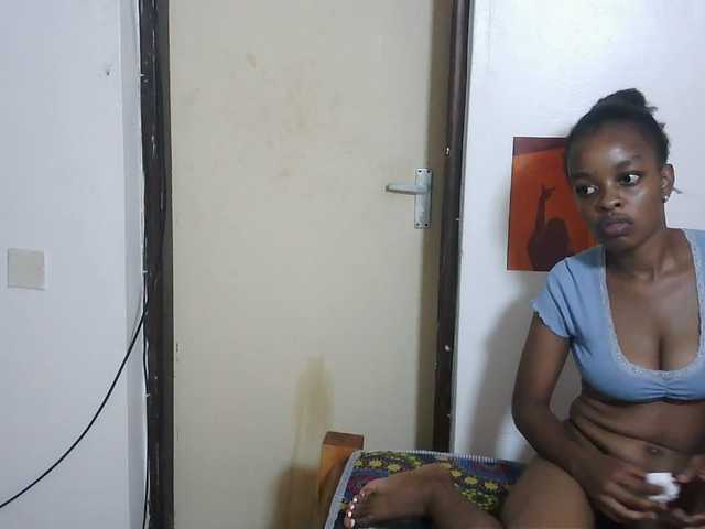 Charish live cam on BongaCams