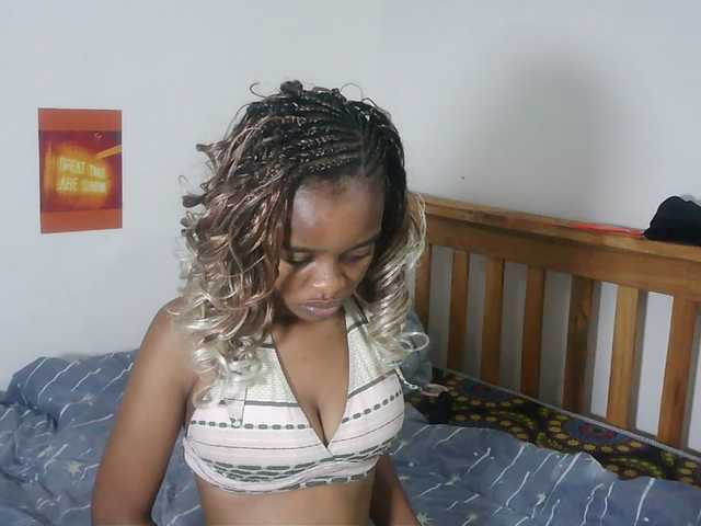 Charish live cam on BongaCams