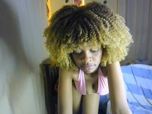 Charish live cam on BongaCams