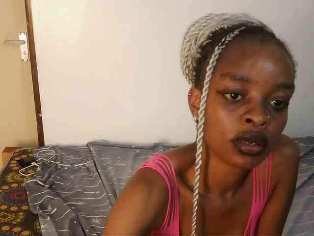 Charish Live Webcam on BongaCams