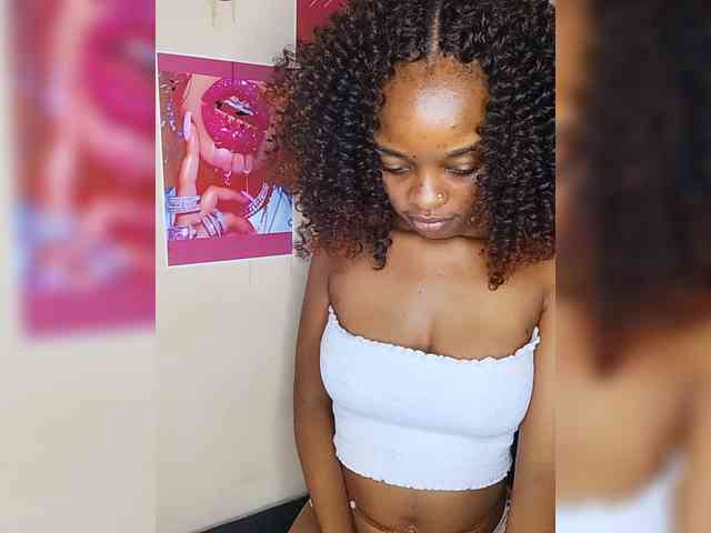 Charish Live Webcam on BongaCams