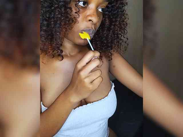 Charish Live Webcam on BongaCams
