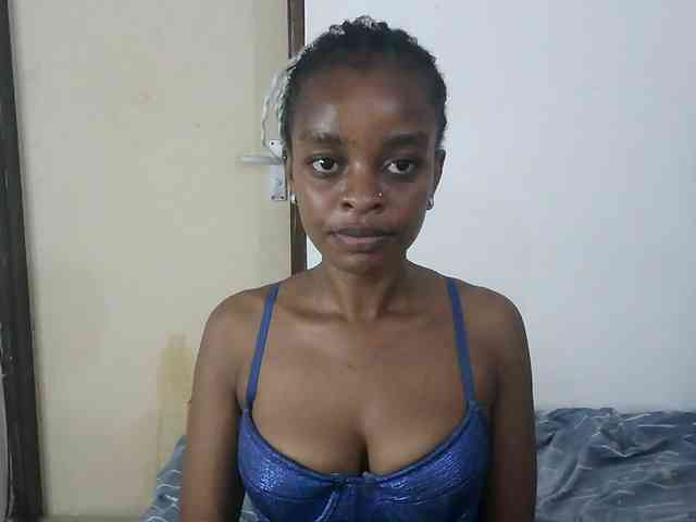 Charish Live Webcam on BongaCams