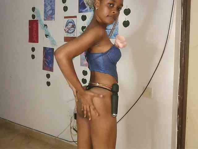 Charish Live Webcam on BongaCams