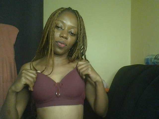 SexyAmelia1 live cam on BongaCams