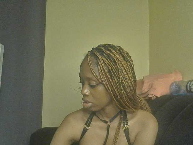 SexyAmelia1 live cam on BongaCams