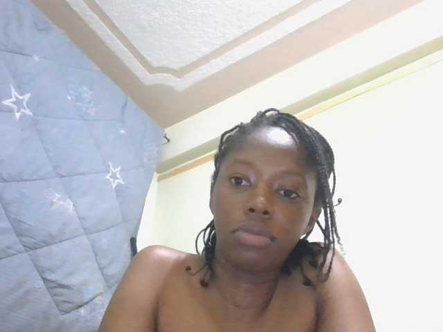 SexyAmelia1 live cam on BongaCams