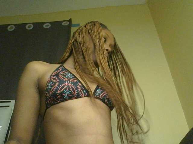 SexyAmelia1 live cam on BongaCams