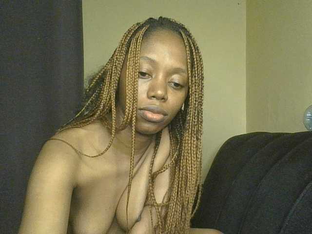 SexyAmelia1 live cam on BongaCams