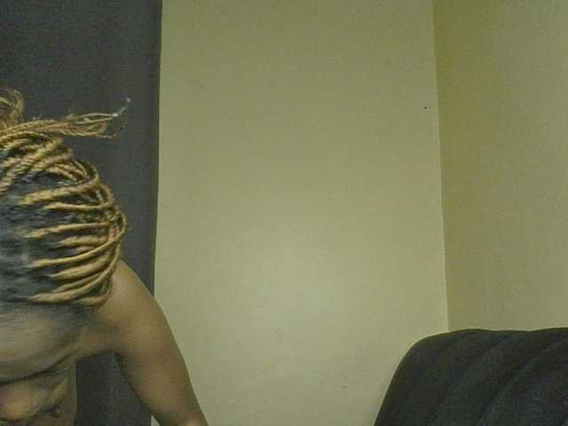 SexyAmelia1 live cam on BongaCams