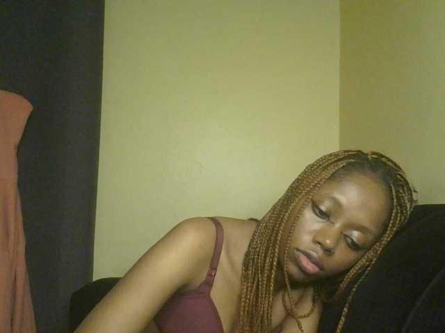 SexyAmelia1 live cam on BongaCams