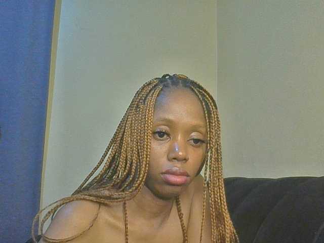 SexyAmelia1 live cam on BongaCams