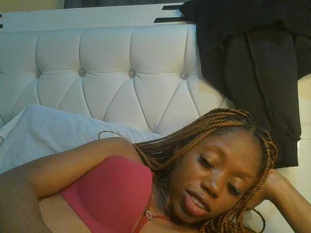 SexyAmelia1 live cam on BongaCams
