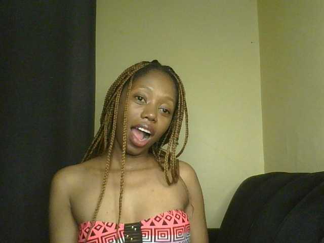 SexyAmelia1 live cam on BongaCams