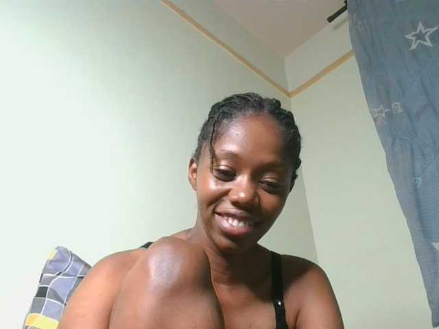 SexyAmelia1 live cam on BongaCams