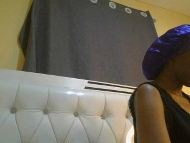 SexyAmelia1 live cam on BongaCams