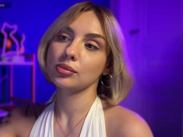 NeniGris live cam on BongaCams