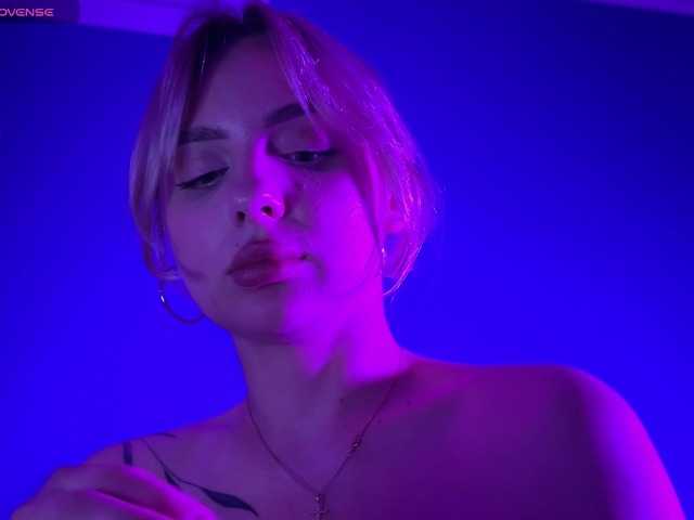 NeniGris live cam on BongaCams