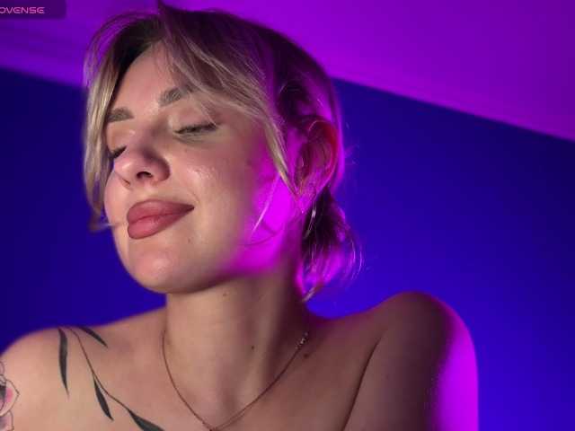 NeniGris live cam on BongaCams