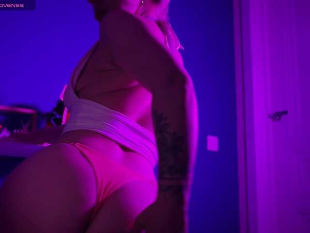NeniGris live cam on BongaCams