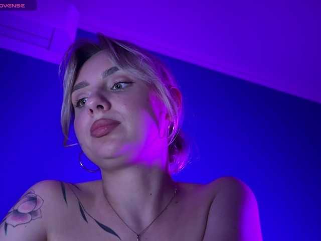NeniGris live cam on BongaCams