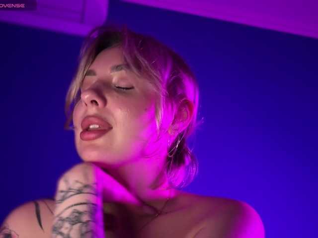 NeniGris live cam on BongaCams